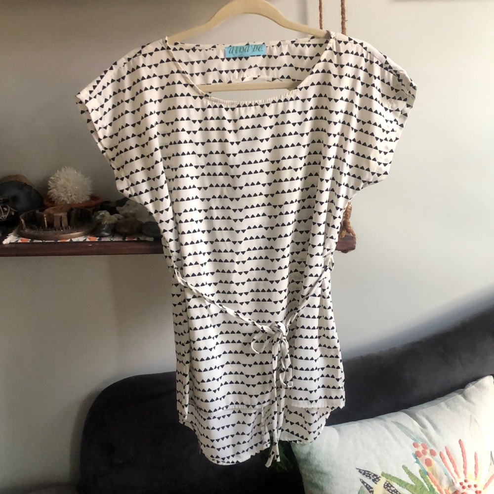 Cute triangle shapes top